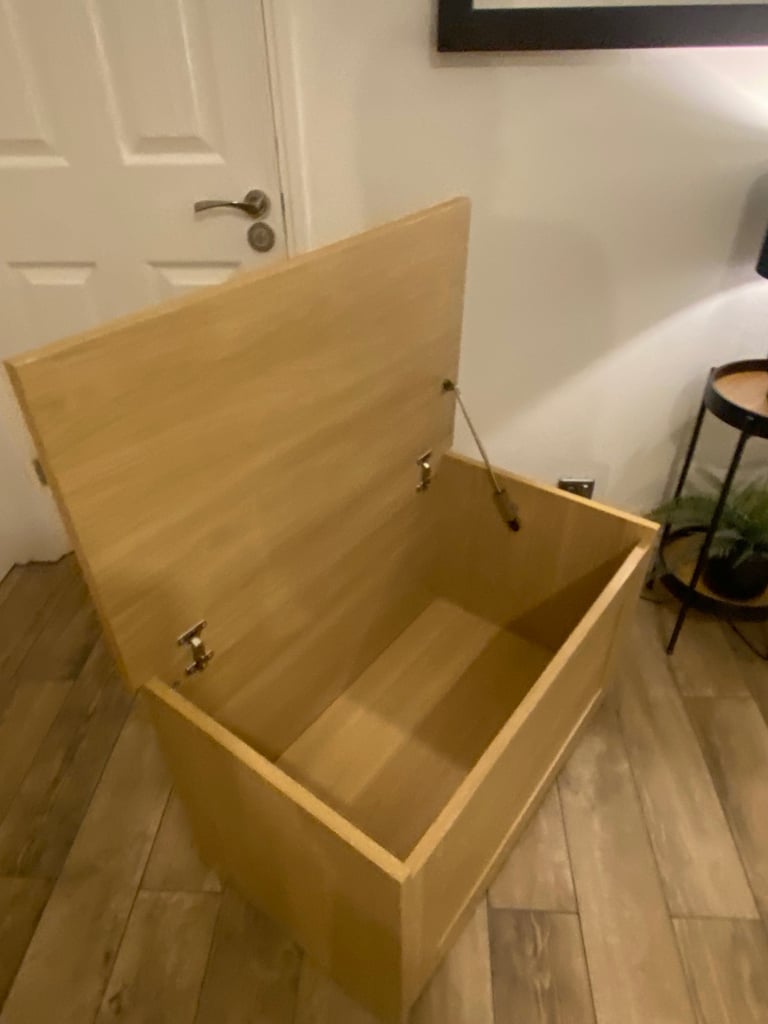 Oak-Effect Toy Chest