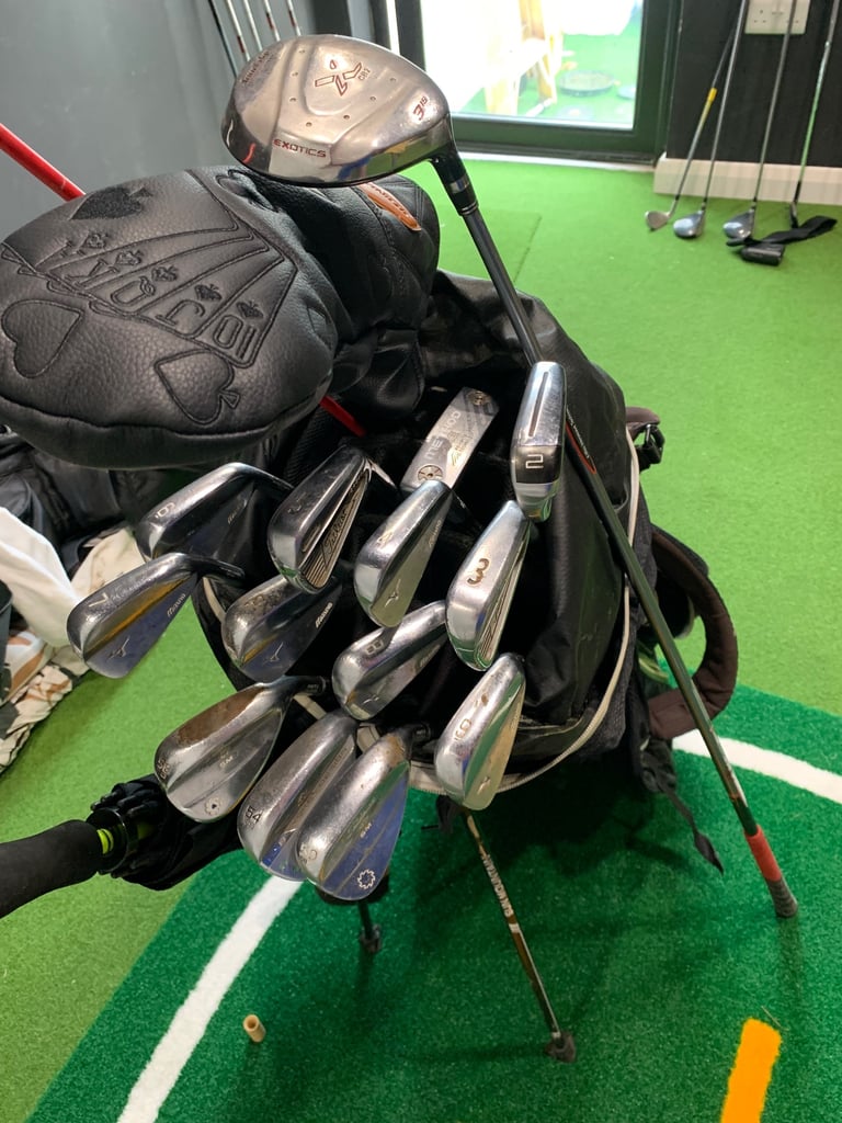 FULL SET 2-Pw, Bag, bushnell & umbrella.