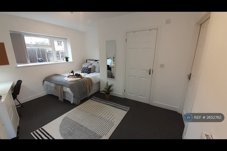 5 bedroom house in Charter Avenue, Coventry, CV4 (5 bed) (#2652762)