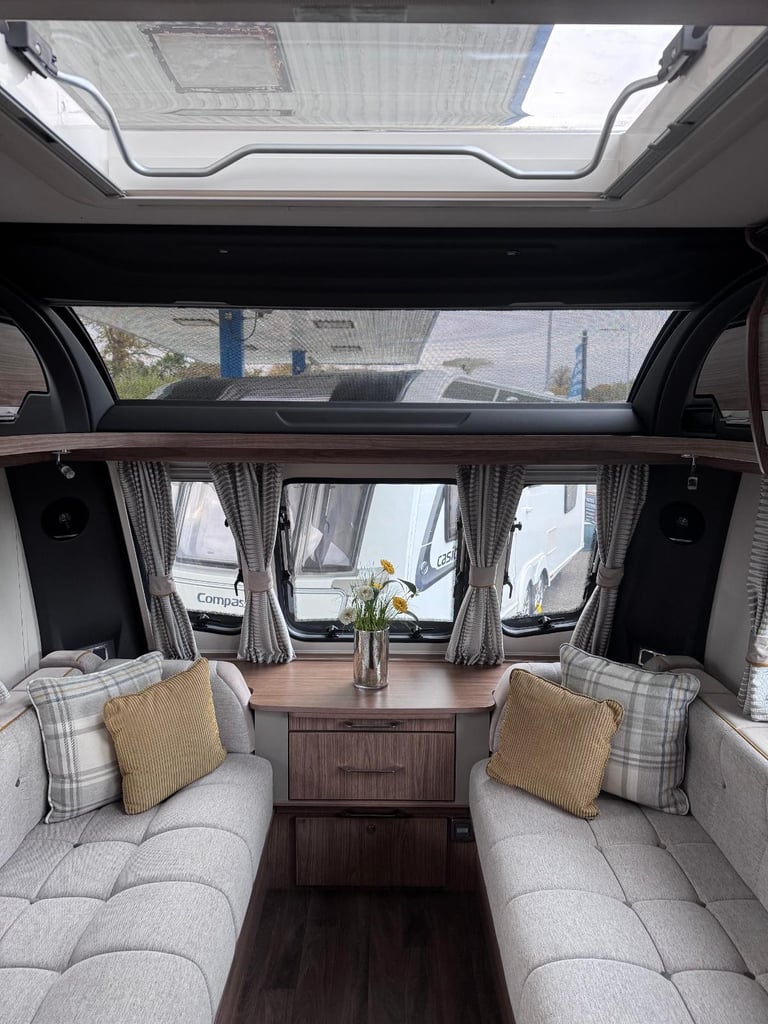 Coachman VIP 460, Yr. 2019, 2 Berth, mover, air awning 