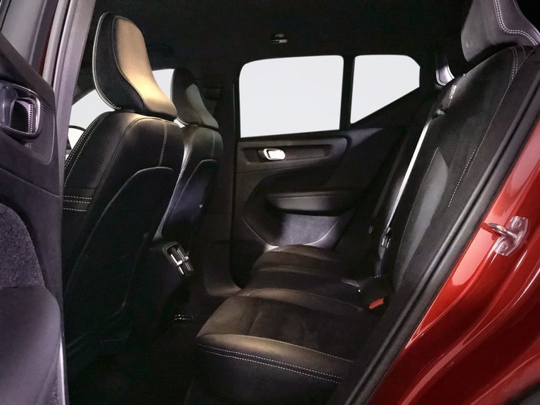 2018 Volvo XC40 2.0 D4 R-Design SUV 5dr Diesel Auto AWD Euro 6 (s/s) (190 ps) ESTATE Diesel Autom...