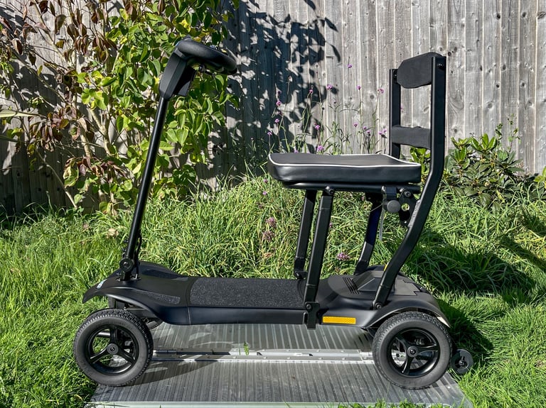 Pride GoGo MG2 Ultra Light FOLDING MOBILITY SCOOTER 14.7KG AIRLINE SAFE was £2495