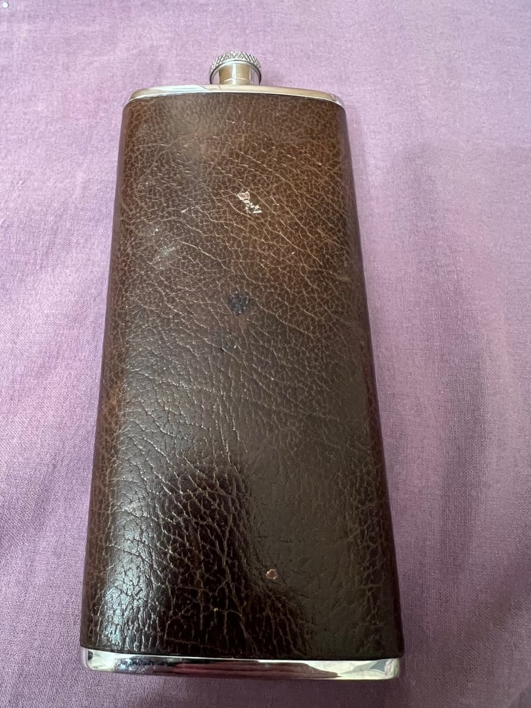 Vintage 5oz Leather Hip Flask – Classic Old Metal & Leather Pocket Flask – Used