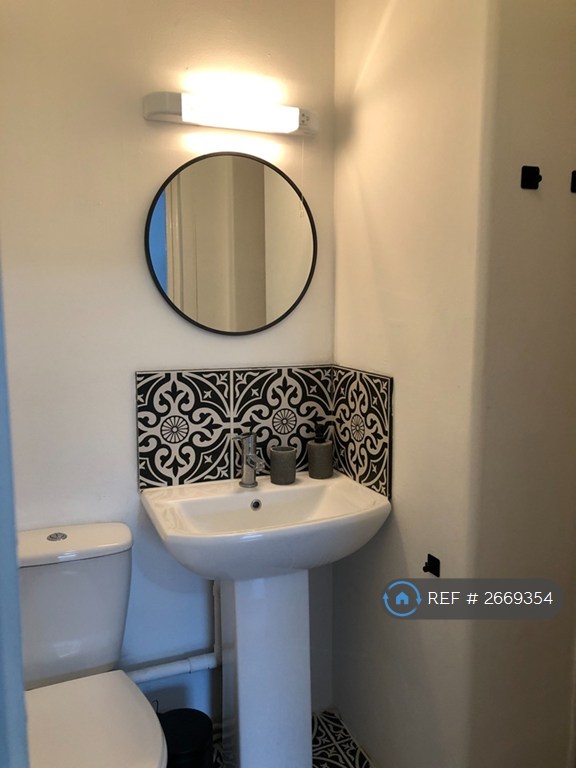 Studio flat in Lancaster Gate, London, W2 (#2669354)