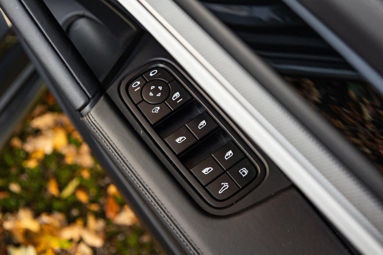 2023 Porsche Cayenne 3.0 V6 E-Hybrid 25.9kWh TiptronicS 4WD Euro 6 (s/s) 5dr ESTATE Petrol/Electr...