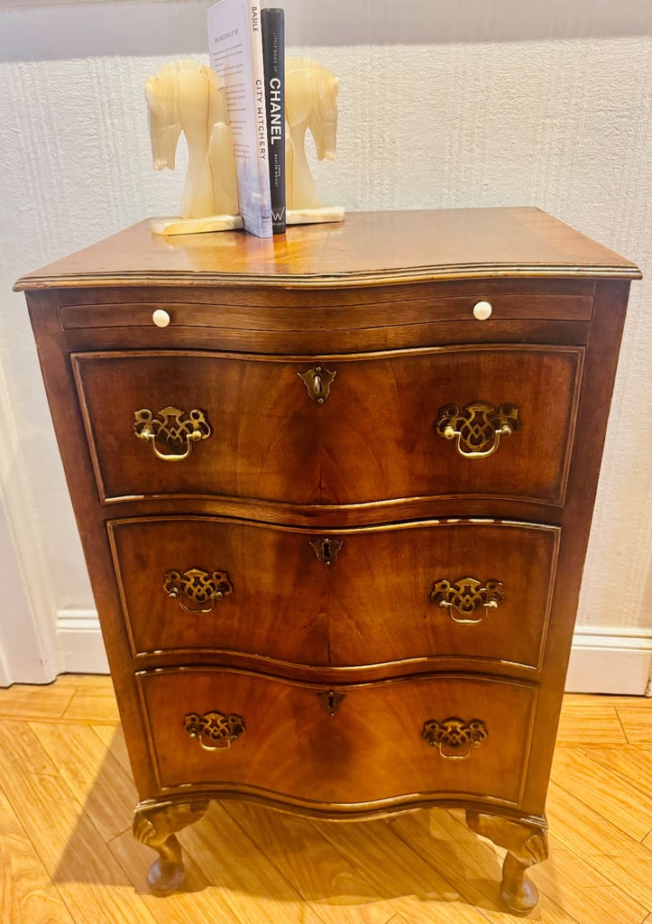 image for Batchelor’s serpentine desk/drawers