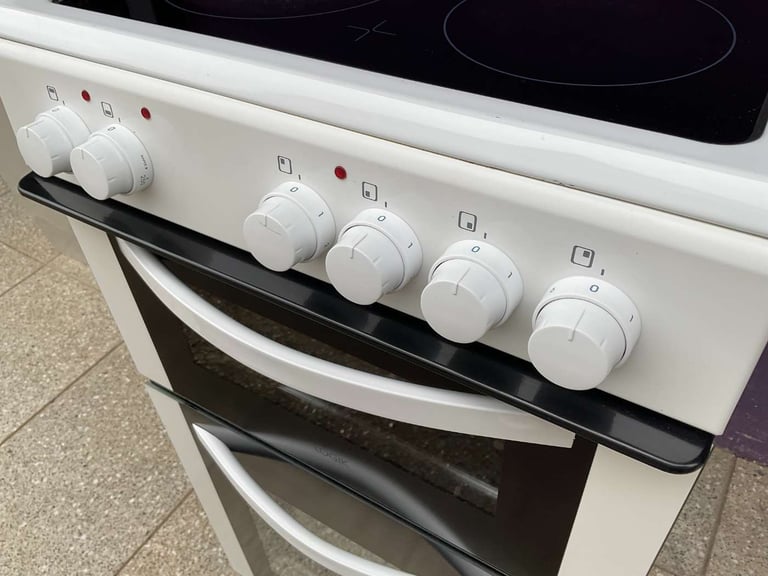 Logik 500 white electric cooker with 6mths warranty (4804)