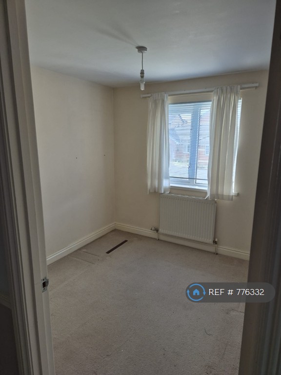 2 bedroom flat in Chatsworth Mews, Sandown, PO36 (2 bed) (#776332)