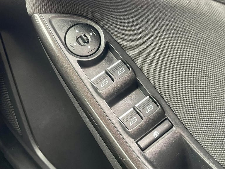 Ford Focus 1.6 Ti-VCT 125 TITANIUM POWERSHIFT AUTO