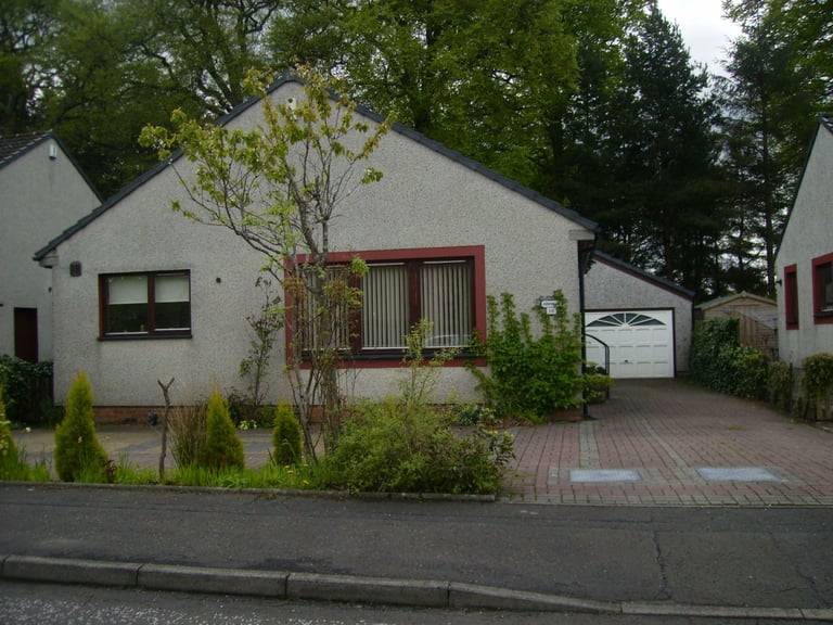 3 Bedroom detached bungalow  with large Garage Eliburn  Livingston
