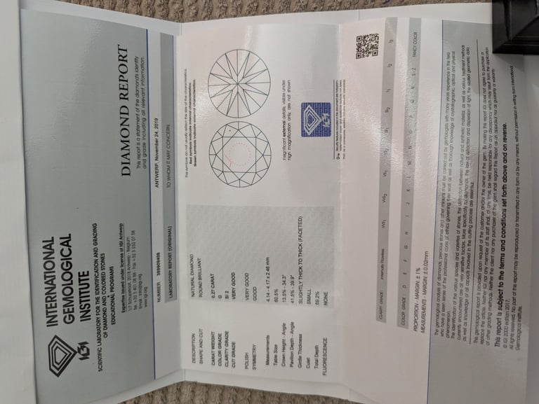 Diamond engagement ring 