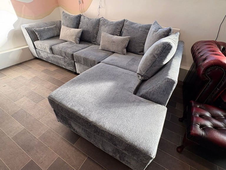 image for Fantastic Adjustable Length Corner Sofa. Delivery available🚛