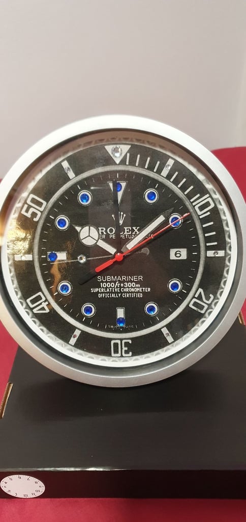 image for Brilliant 9inch quartz wall clock