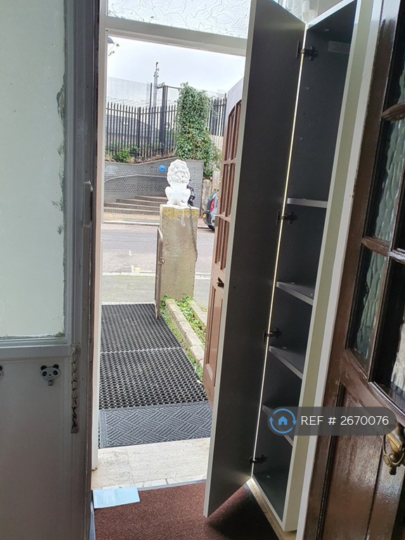 3 bedroom house in Goodall Road, London, E11 (3 bed) (#2670076)