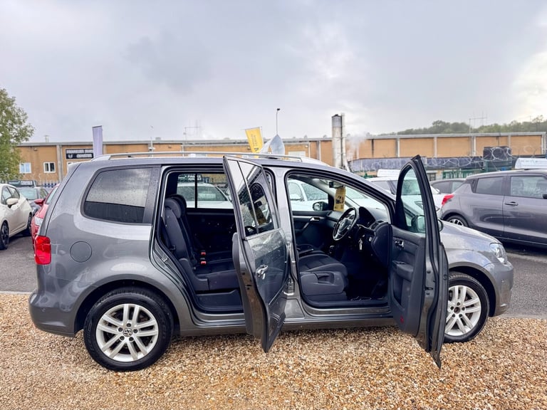 2015 Volkswagen Touran 1.6 TDI 105 BlueMotion Tech SE 5dr DSG MPV Diesel Automatic