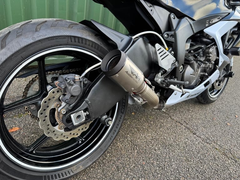 Kawasaki ZX6R 636 White and Black 23k Austin Racing Full System 2013 