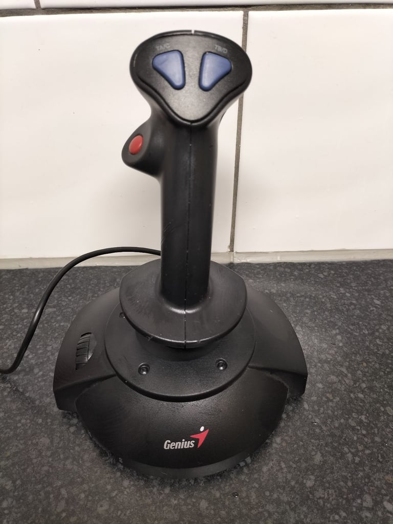 Genius Max fighter F-16 au USB, good condition 