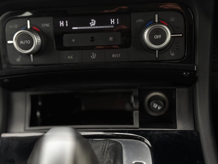 2015 Volkswagen Touareg 3.0 TDI V6 BlueMotion Tech Escape SUV 5dr Diesel