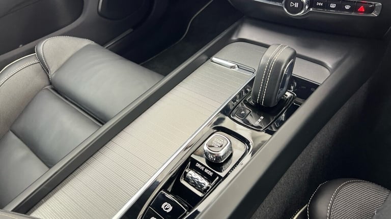 2020 Volvo V60 R-Design, B5 mild hybrid Estate Petrol Automatic