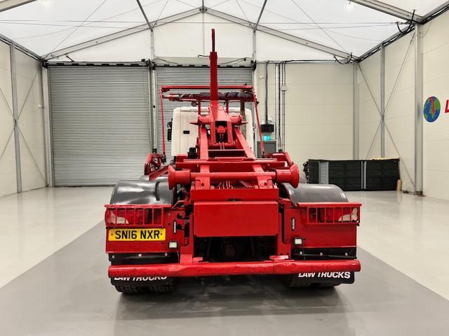 Scania P370 8x4 Rest Cab Hookloader Manual