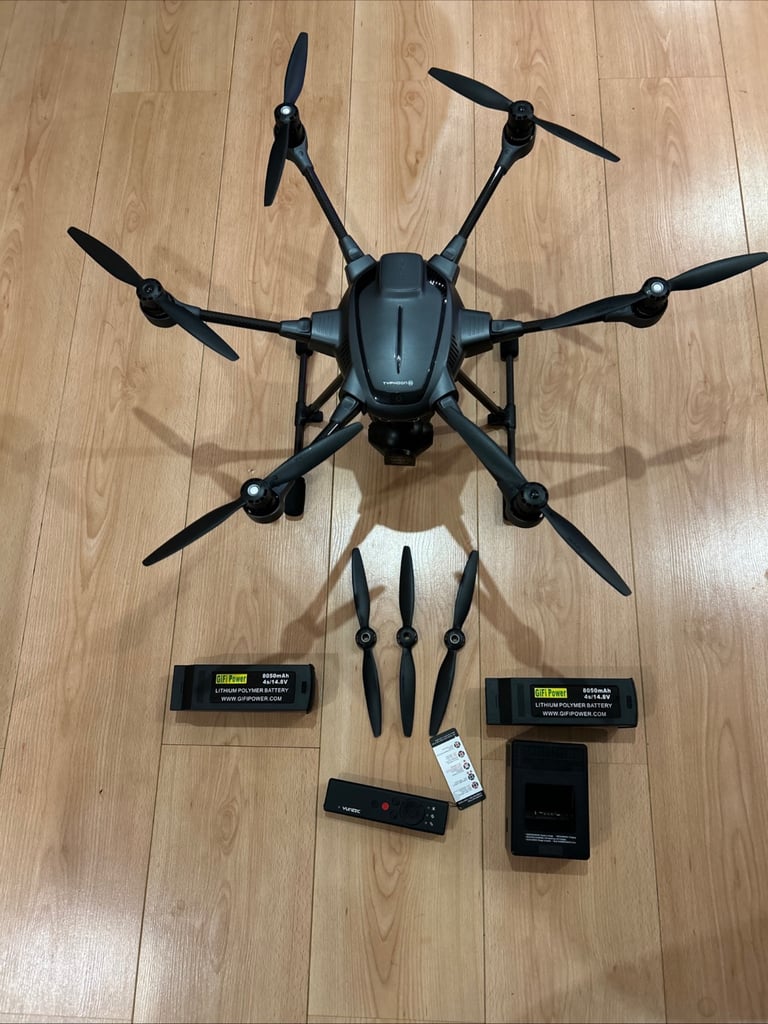 Yuneec Typhoon H Professional Drone- Cinematic 4k -Excellent Condition 