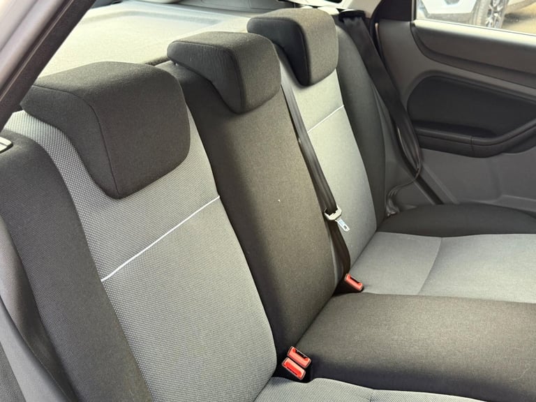 2010 Ford Focus 1.6 Zetec 5dr HATCHBACK Petrol Manual