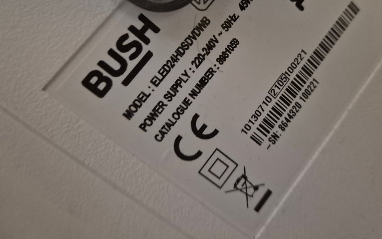 * NEW PRICE *BUSH 24" White Smart HD Ready LCD Freeview TV/DVD