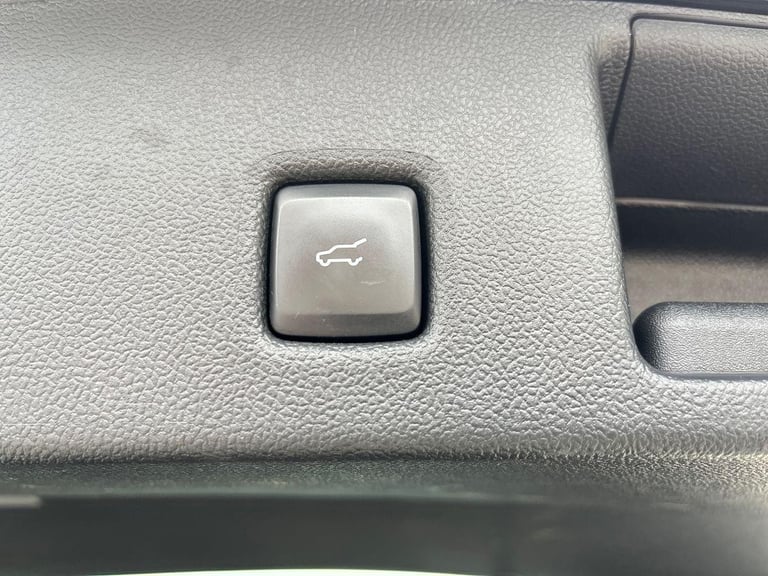 2023 Ford Kuga Vignale SUV 2.5l 190PS pHEV AUTO in Agate Black 1 OWNER, FSH