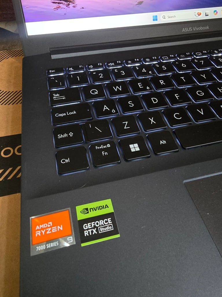 ASUS Vivobook RTX 4060 / Ryzen 9 / MINT CONDITION W/ BOX and PAPERS