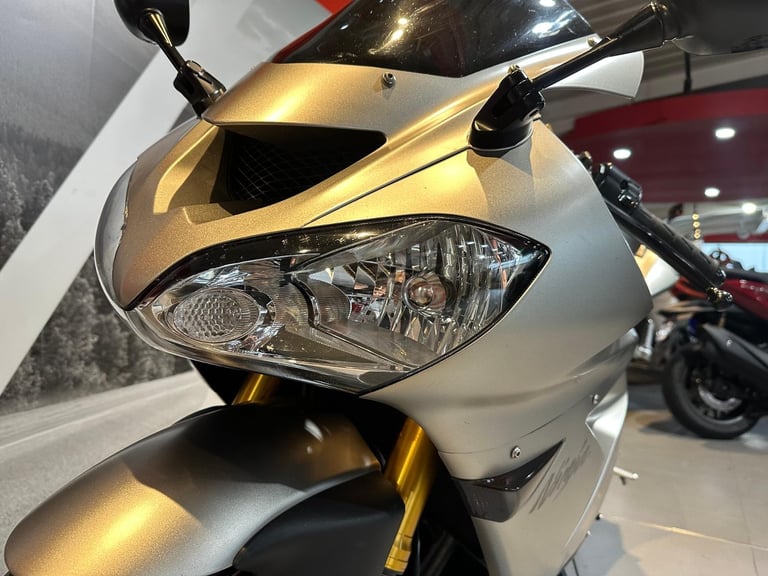 Kawasaki ZX 10 R 2005 with 19,895 miles + Akrapovic 
