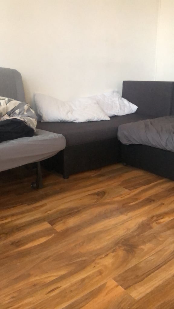 To let lage double room 