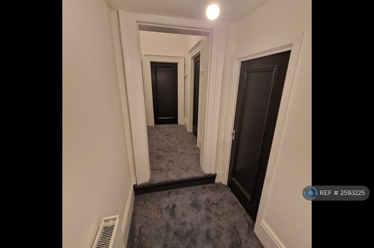 2 bedroom flat in Caroline Place, Prenton, CH43 (2 bed) (#2593225)