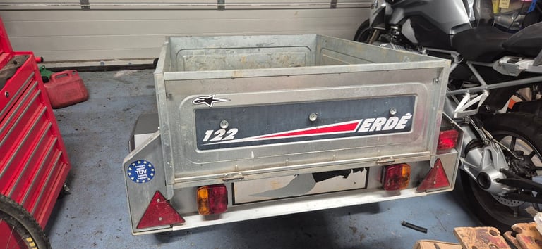 Erde 122 small trailer