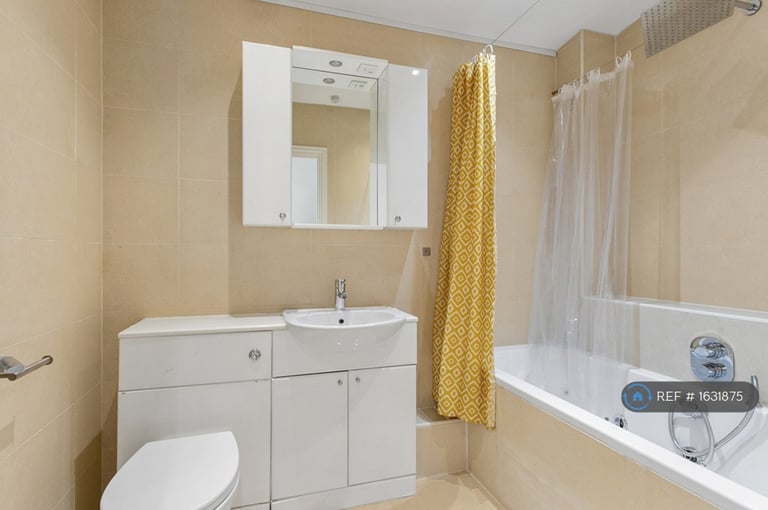 2 bedroom flat in Hazeltree Lodge, London, N13 (2 bed) (#1631875)