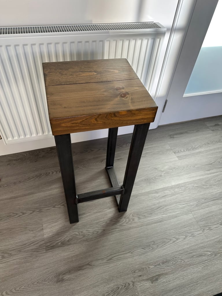 Industrial Kitchen Set Breakfast Table and Chairs for 4 | High Bar with Stools - very good condition