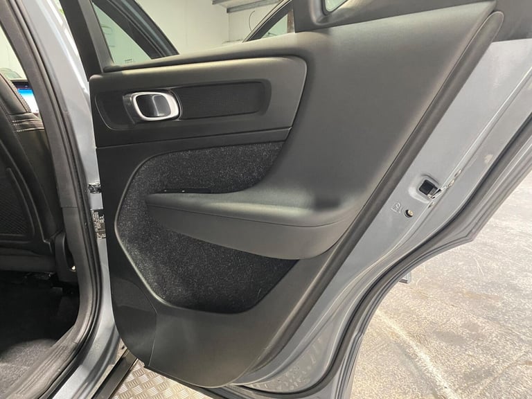  Volvo XC40 2.0 D3 R-Design Auto Euro 6 (s/s) 5dr Diesel Automatic