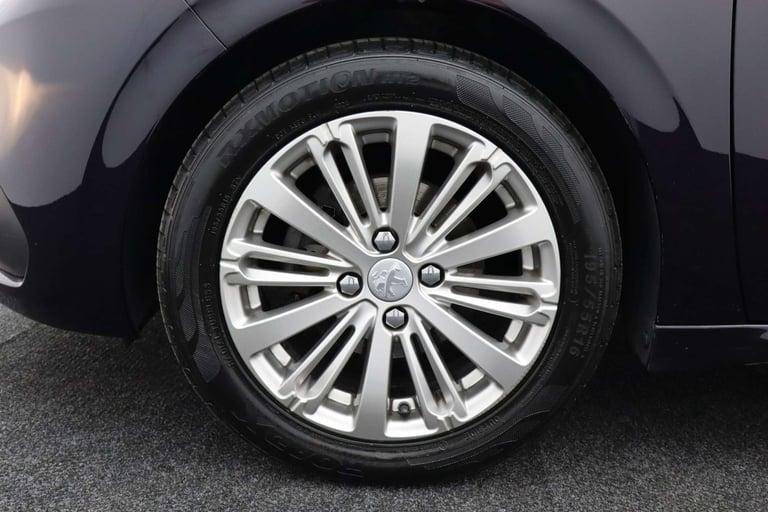 2019 Peugeot 208 1.2 208 Signature PureTech S/S 5dr Hatchback Petrol Manual