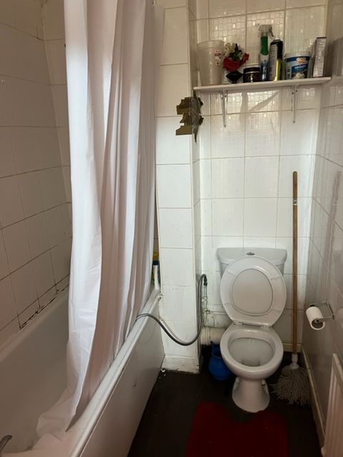 Cosy double room close to center and University. Starts from £135p/w