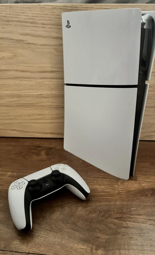 ps5 1tb slim digital console 2 controllers