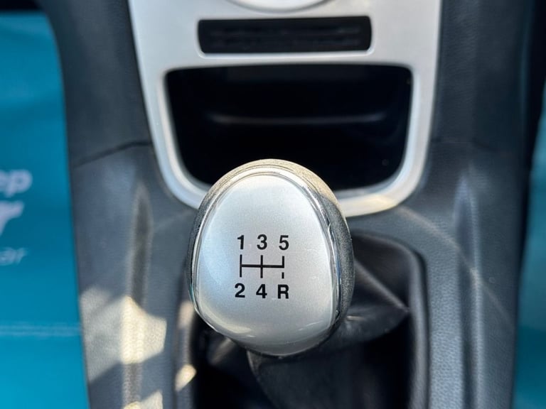 2009 Ford Fiesta 1.6 TDCi Titanium Hatchback 3 Door Squeeze Metallic Diesel Manual (110 g/km Hatc...