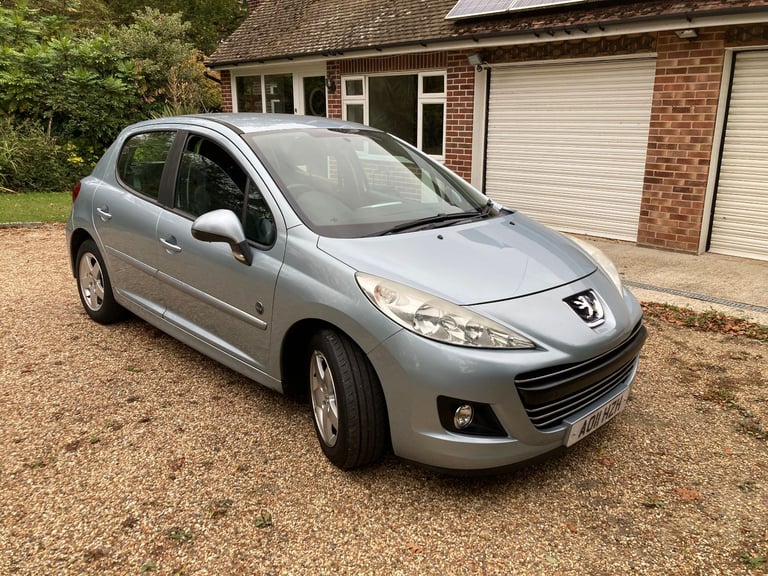 2011 PEUGEOT 207 1.4 VTi ENVY LOW MILAGE 5 DOOR HATCHABACK. LONG MOT CHEAP TAX.
