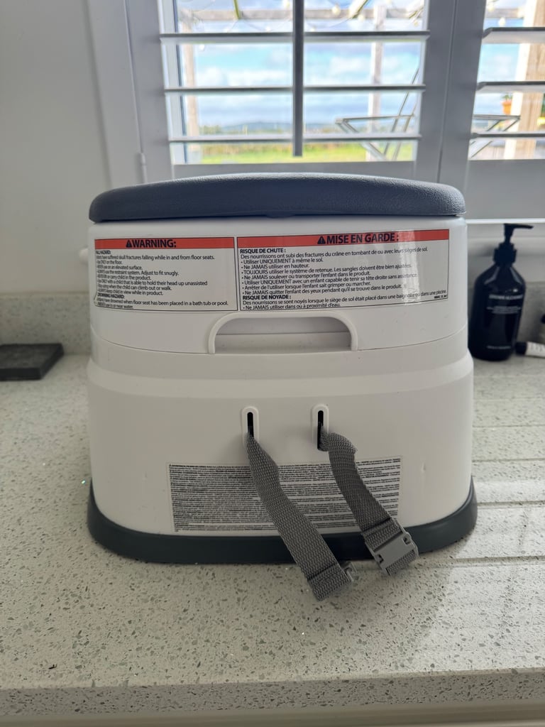 Baby base / booster seat 