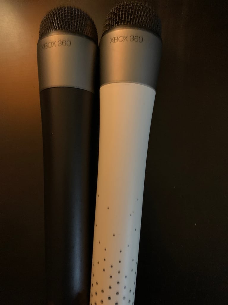  XBox 360 🎤 Game with 2 wireless microphones plus 2 games,Lips & The X factor