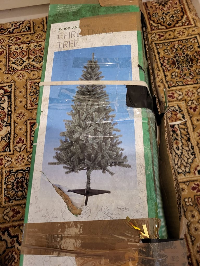 6ft Christmas tree and decorations 