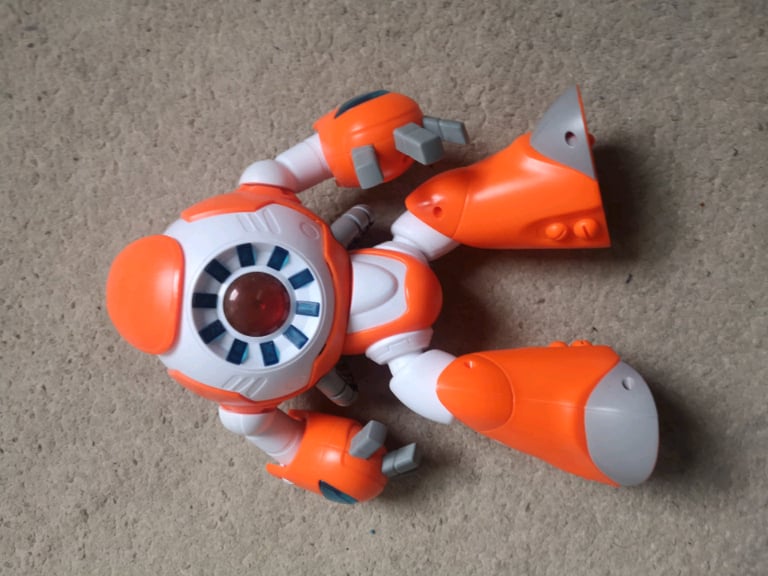 I - QUE ROBOT