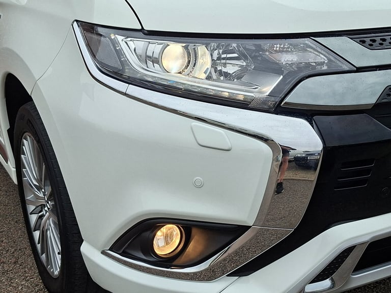 2021 21 Mitsubishi Outlander 2.4 PHEV Dynamic CVT Auto 4WD 13.8kWh. 1 Owner.