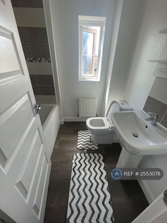 4 bedroom house in Lockside Place, Coventry, CV1 (4 bed) (#2553078)