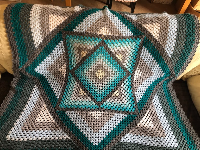 Handmade Crochet Blanket 155x155cm with 2 Free Cushion Covers – Beautiful Gift Set