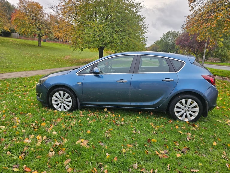 Vauxhall, ASTRA, Hatchback, 2012, Manual, 1956 (cc), 5 doors