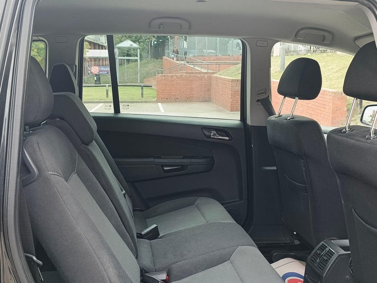 2012 Vauxhall Zafira 1.6 16V Design Euro 5 5dr (SNav) MPV Petrol Manual